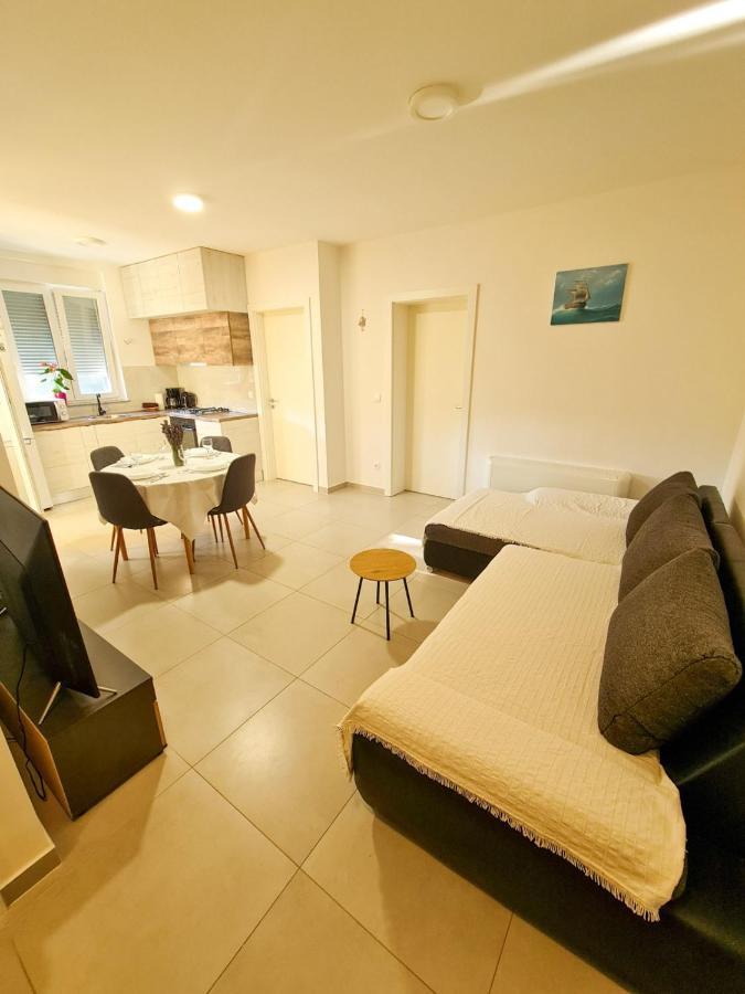 Leon Apartment *